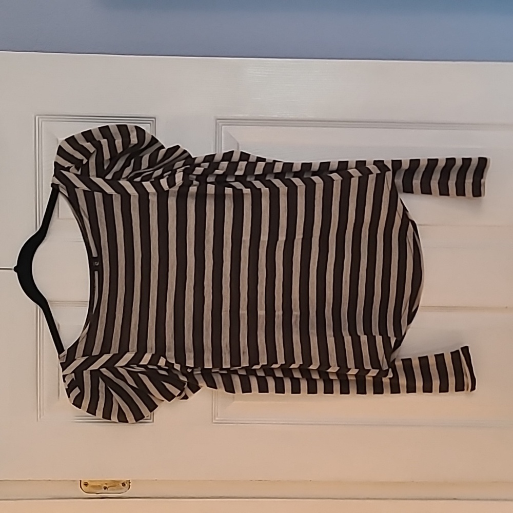 Crape draped shoulder shirt